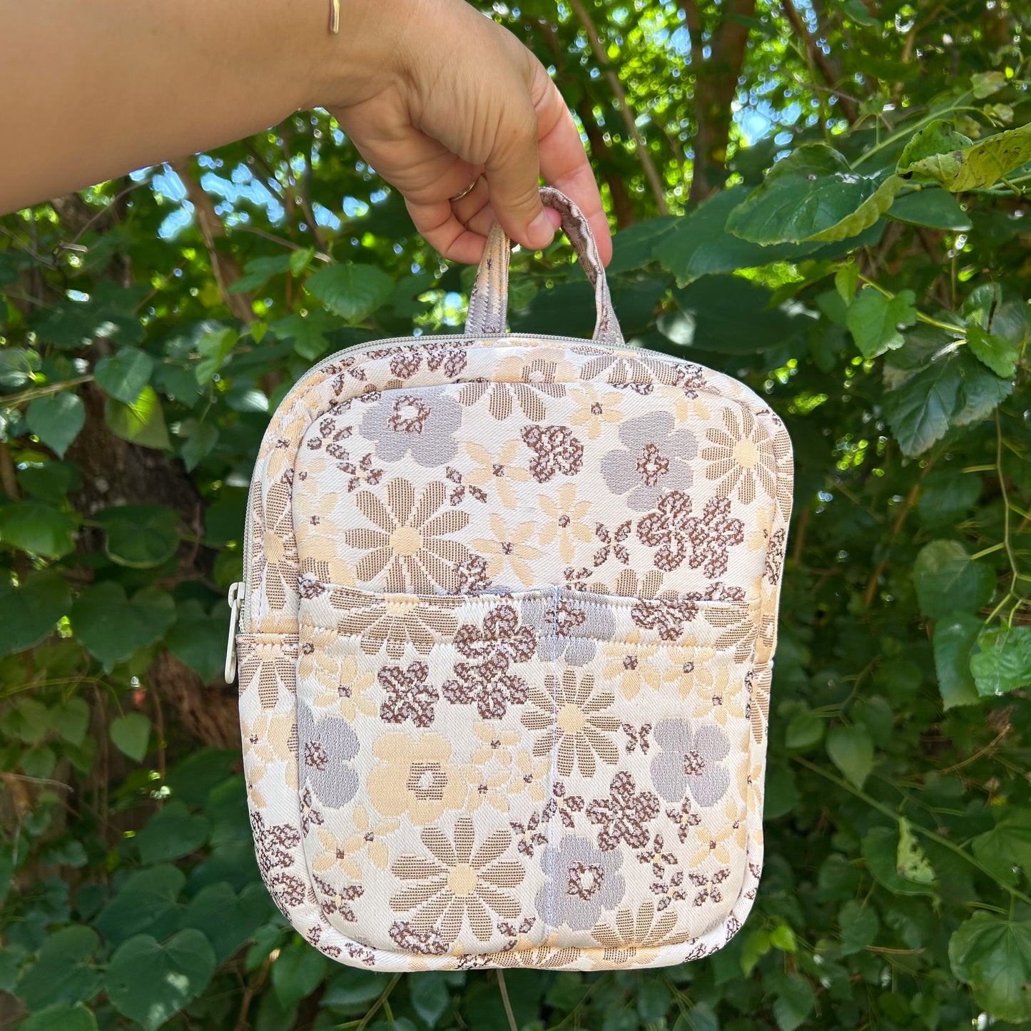 Neutral Floral Carry-Along