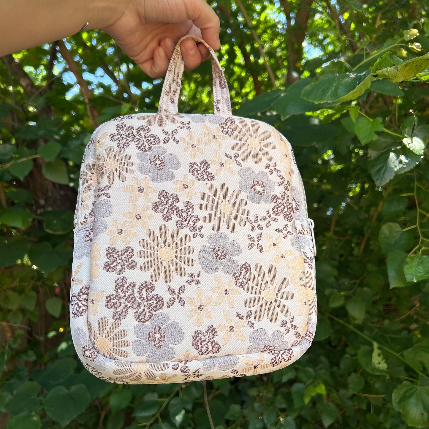 Neutral Floral Carry-Along