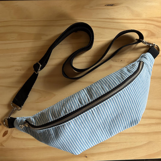 Vintage Blue and White Stripe Classic Crossbody Bag
