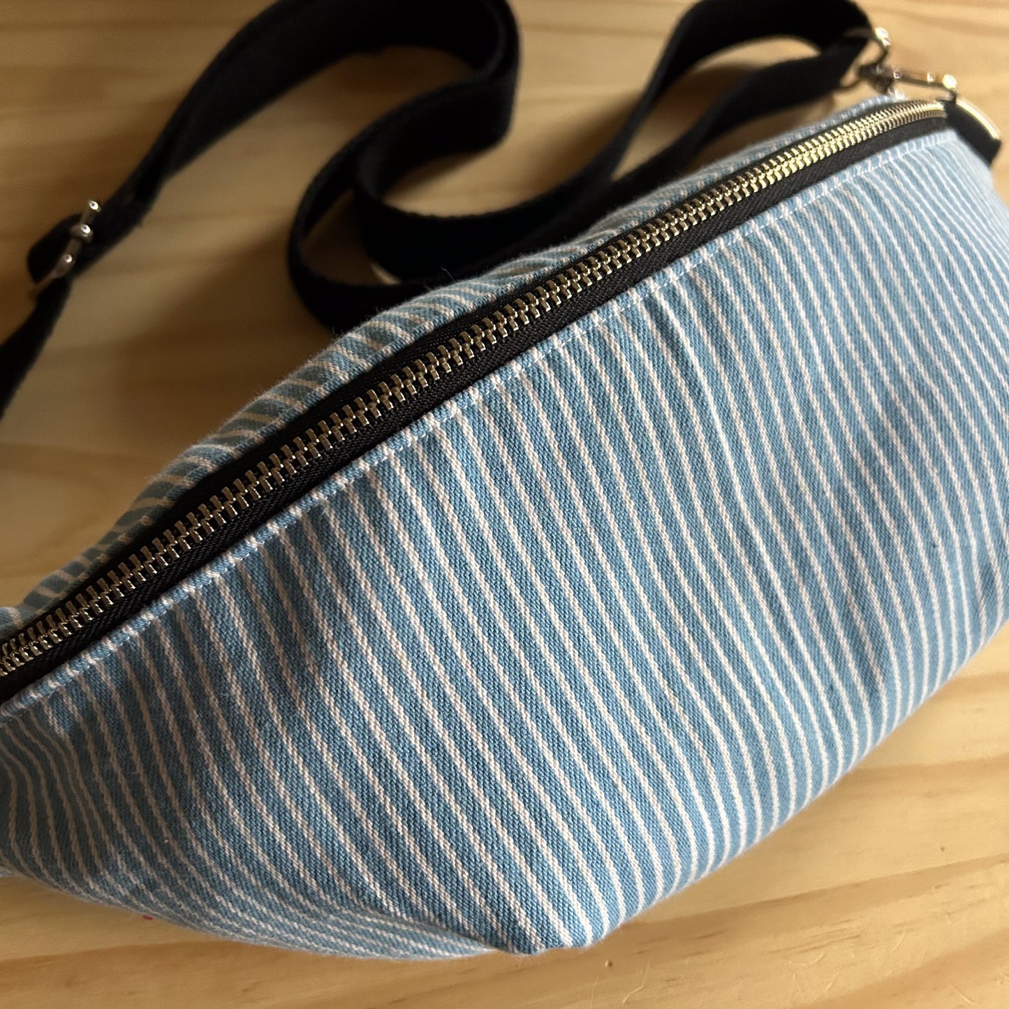 Vintage Blue and White Stripe Classic Crossbody Bag