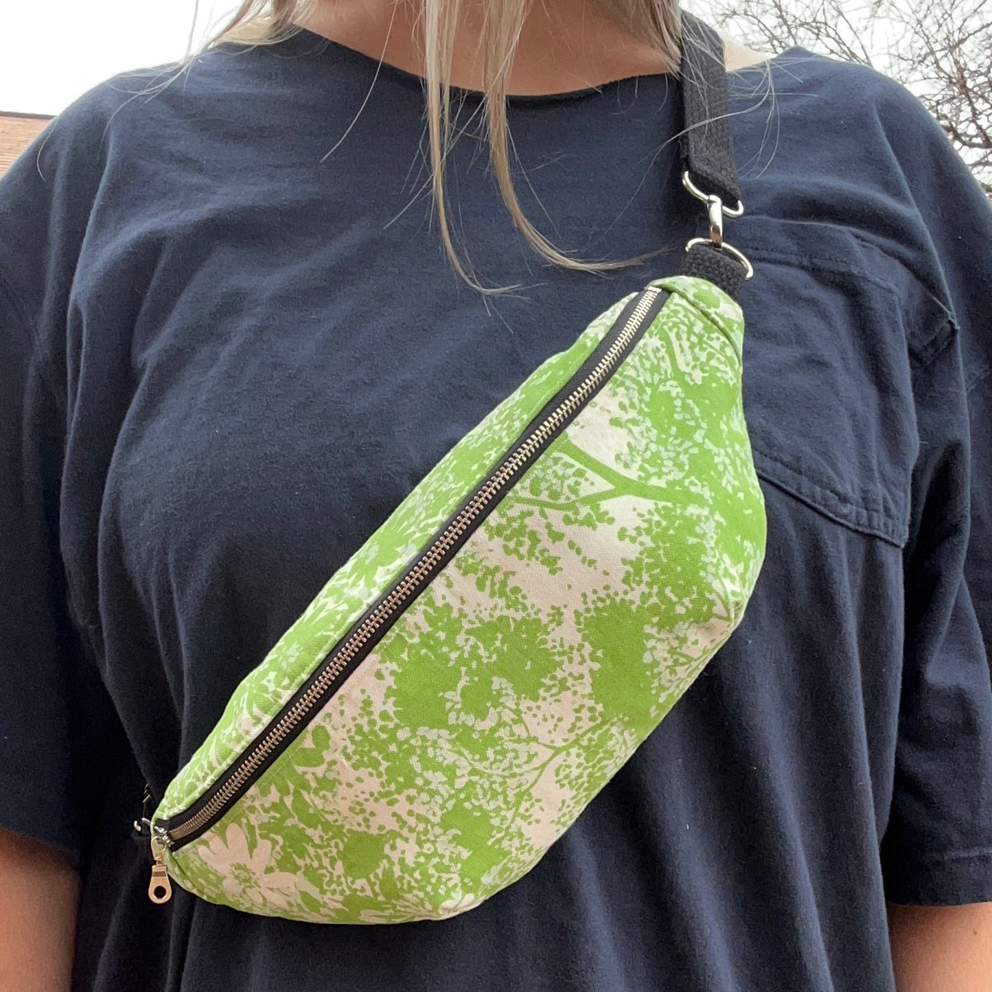 Vintage Green Floral Classic Crossbody Bag